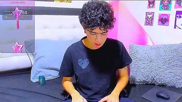 Snapshot of LuanRush_ chatting on February 7, 11:08 pm LuanRush online show from February 7, 11:08 pm