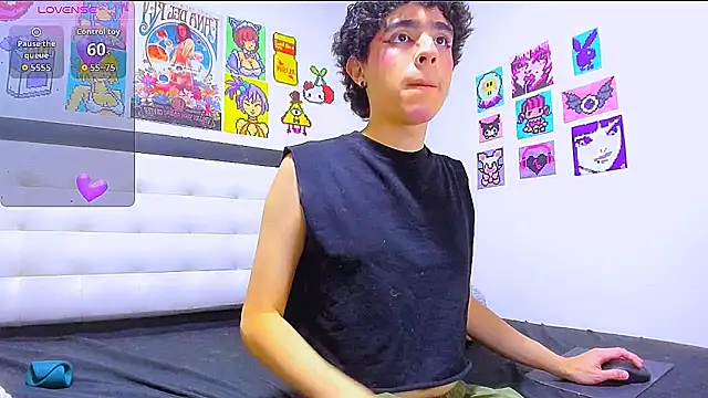 Snapshot of LuanRush_ chatting on February 17, 2:19 am LuanRush online show from February 17, 2:19 am