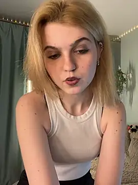FannyRayy online show from January 15, 6:33 pm