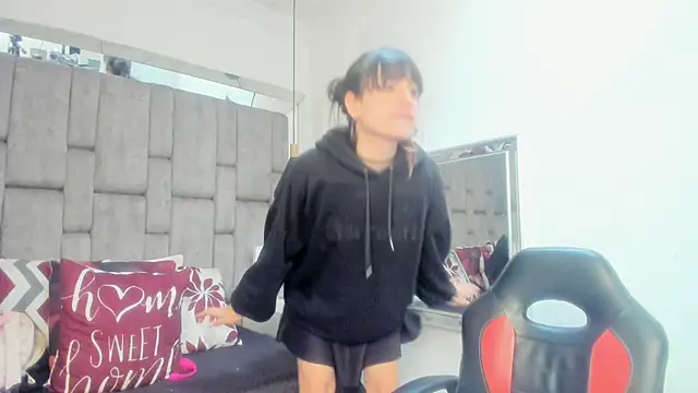 JenniQ69 online show from March 12, 1:50 pm