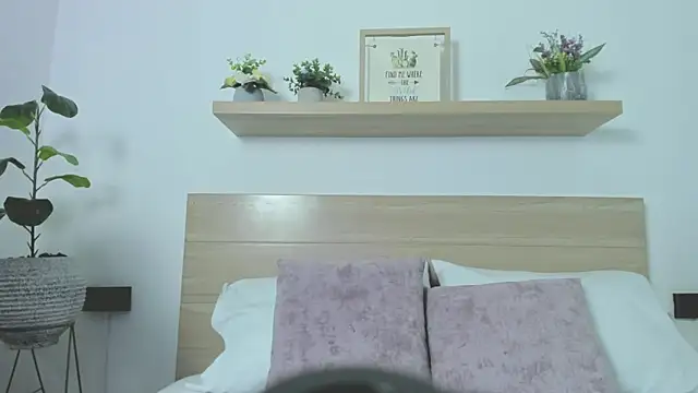 ivette swan online show from February 12, 12:33 pm