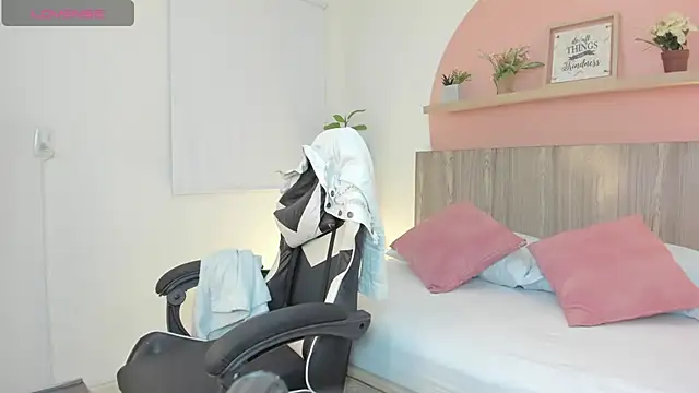 ivette swan online show from April 15, 7:32 pm