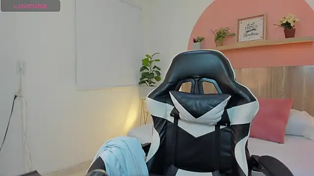 ivette swan online show from April 16, 7:47 pm