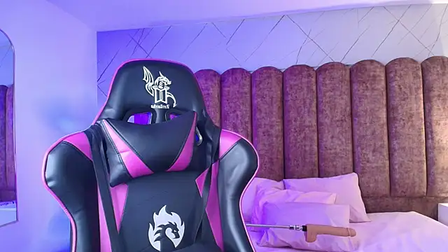 ShadowLune online show from March 8, 8:12 pm