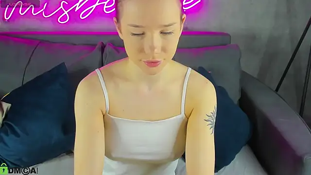 Nicole Vasquez online show from April 21, 1:42 am