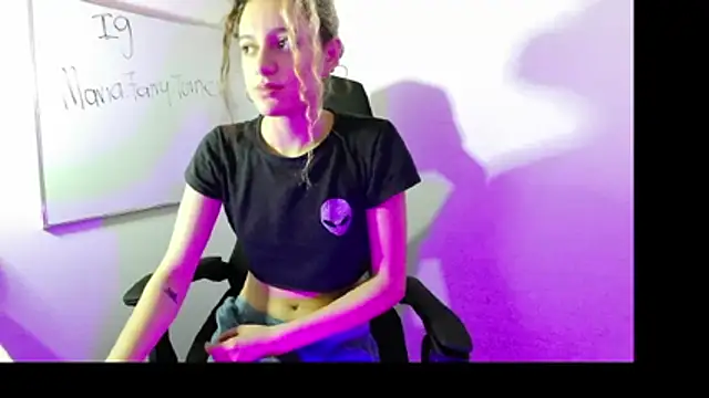 Snapshot of maria_Turner1 chatting on June 6, 1:05 pm maria Turner1 online show from June 6, 1:05 pm