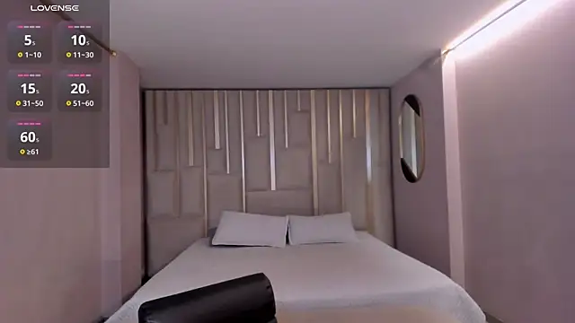 BellaThompsonX online show from April 6, 12:19 am