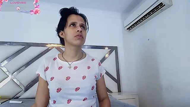 Snapshot of mitzukywinteer chatting on March 4, 9:32 pm mitzukywinteer online show from March 4, 9:32 pm