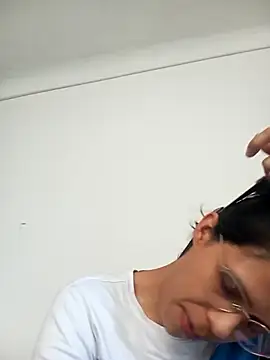 mitzukywinteer online show from March 31, 8:42 pm