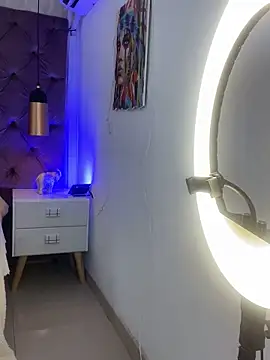 Auri   online show from February 10, 7:40 pm