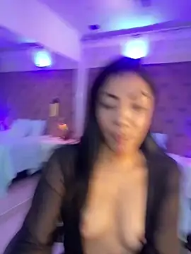 Auri   online show from April 6, 7:37 pm