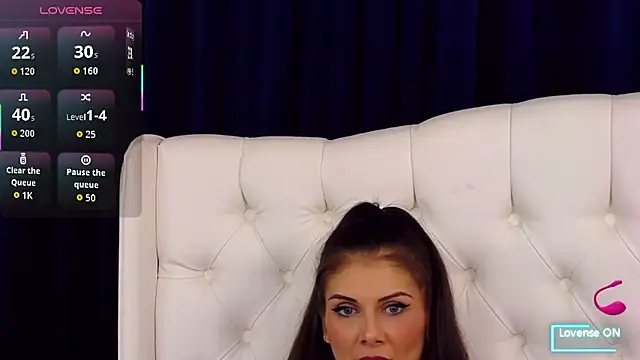 Snapshot of AliciaKitty chatting on February 10, 5:33 am AliciaKitty online show from February 10, 5:33 am