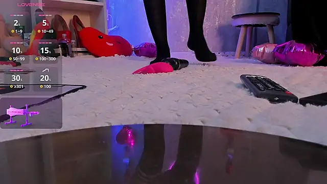 Snapshot of JolieStardust chatting on February 13, 1:51 pm JolieStardust online show from February 13, 1:51 pm