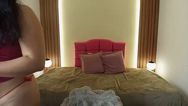 IvonneRoss  online show from June 3, 1:57 pm