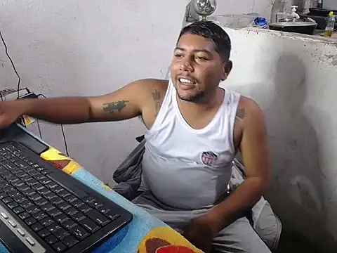 Snapshot of master_juju1921 chatting on February 1, 11:36 pm master juju1921 online show from February 1, 11:36 pm