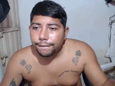 Snapshot of master_juju1921 chatting on February 13, 8:27 pm master juju1921 online show from February 13, 8:27 pm