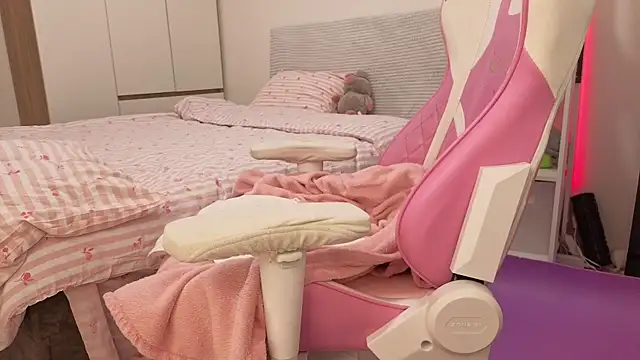 Mia WaterFall online show from March 2, 7:15 am