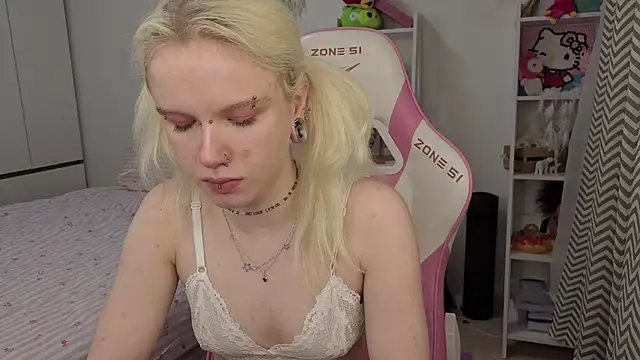 Mia WaterFall online show from March 7, 3:14 am