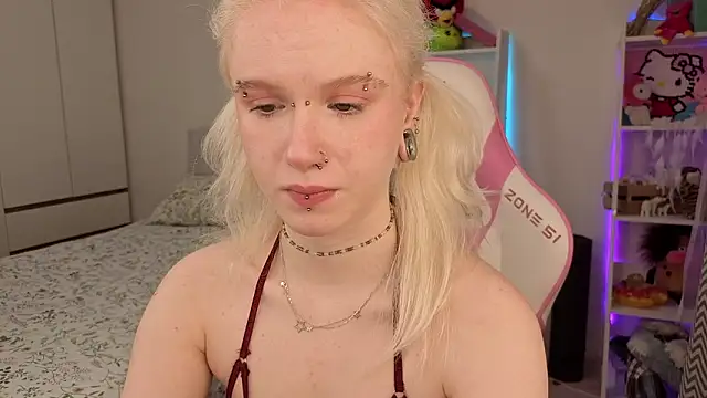 Mia WaterFall online show from March 13, 3:13 am