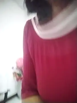 Snapshot of RosseLaure chatting on February 10, 9:41 pm RosseLaure online show from February 10, 9:41 pm