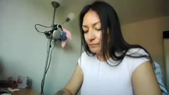 Snapshot of Yulian_Milf chatting on February 23, 10:12 am Yulian Milf online show from February 23, 10:12 am