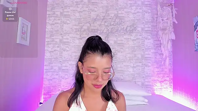 Olivia Lane online show from February 4, 7:09 pm