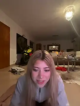 Snapshot of MelliMoon chatting on February 1, 9:13 pm MelliMoon online show from February 1, 9:13 pm