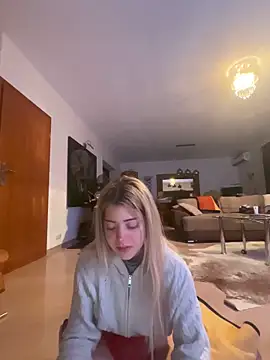 Snapshot of MelliMoon chatting on February 2, 9:57 pm MelliMoon online show from February 2, 9:57 pm