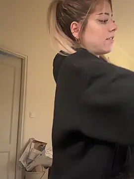 Snapshot of MelliMoon chatting on March 4, 11:38 am MelliMoon online show from March 4, 11:38 am