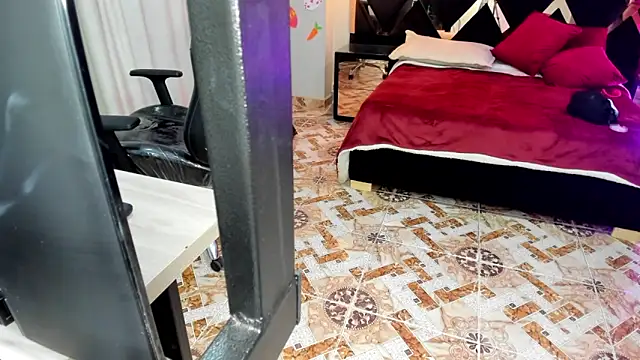 Lucia 24x online show from April 4, 1:19 pm