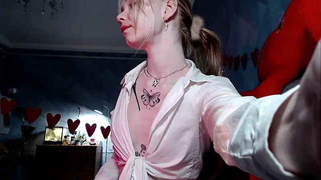 Snapshot of Austeja_Ona chatting on February 17, 4:24 pm Austeja Ona online show from February 17, 4:24 pm