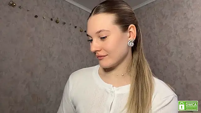 Snapshot of Jolievic chatting on February 9, 10:19 am Jolievic online show from February 9, 10:19 am