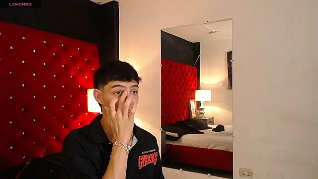 Logan Woods online show from January 18, 9:07 pm