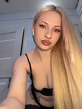 DayaFoxy online show from April 19, 1:10 pm