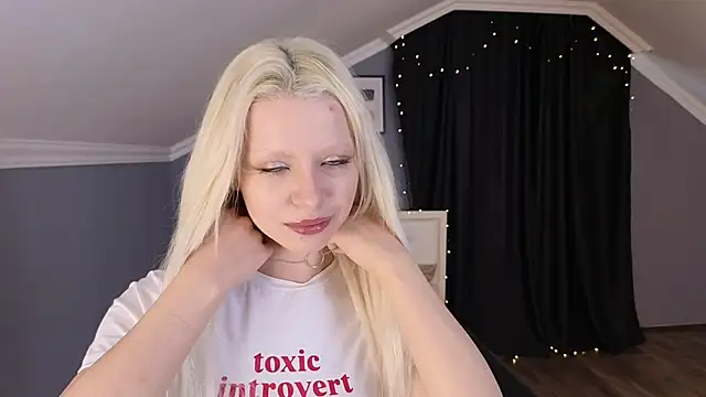 Snapshot of Naomi_Demio chatting on February 21, 9:10 am Naomi Demio online show from February 21, 9:10 am