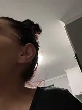 Snapshot of HiddendesireXO01 chatting on February 12, 10:21 am HiddendesireXO01 online show from February 12, 10:21 am