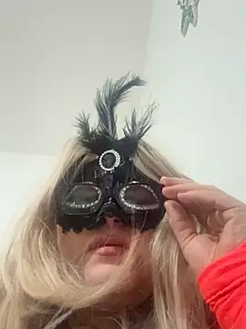 Snapshot of Azra-azrat0 chatting on March 4, 4:24 pm Azra-azrat0 online show from March 4, 4:24 pm