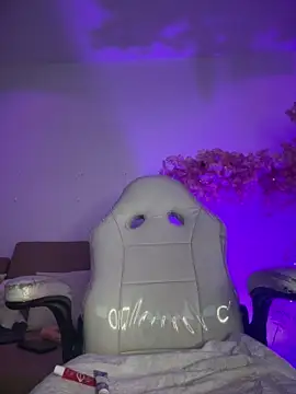 Doll Luna  online show from April 30, 8:15 pm