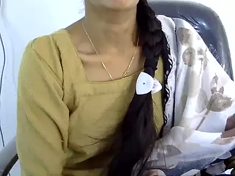 Snapshot of Kulsum_S chatting on March 4, 8:20 am Kulsum S online show from March 4, 8:20 am