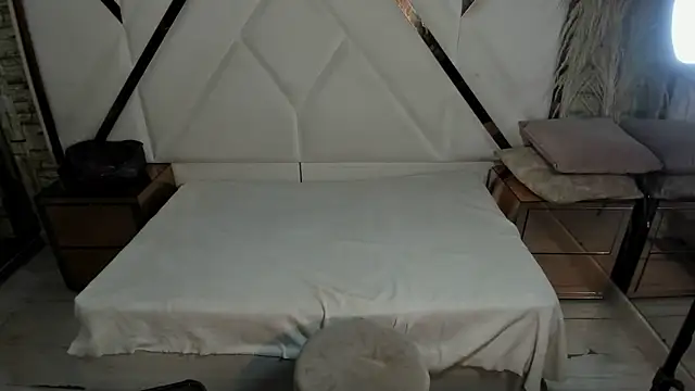 Snapshot of Shara_Oz chatting on February 14, 3:14 am Shara Oz online show from February 14, 3:14 am