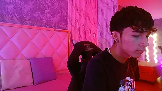 Snapshot of osamu_tay chatting on February 24, 11:30 am osamu tay online show from February 24, 11:30 am