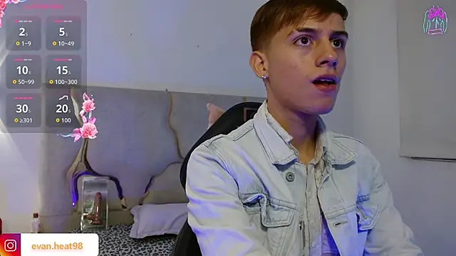 Snapshot of EVAN_TAY chatting on March 4, 3:12 am EVAN TAY online show from March 4, 3:12 am