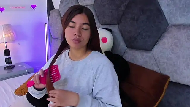 DulceJones online show from March 1, 8:33 pm