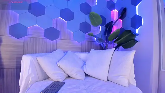 KatyaKozlov online show from April 4, 7:33 pm