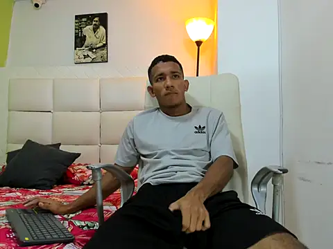 Snapshot of ricky_spensar23cm_ chatting on February 3, 1:59 am ricky spensar23cm online show from February 3, 1:59 am