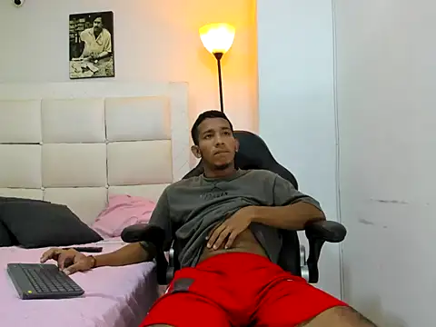 Snapshot of ricky_spensar23cm_ chatting on February 15, 2:08 am ricky spensar23cm online show from February 15, 2:08 am