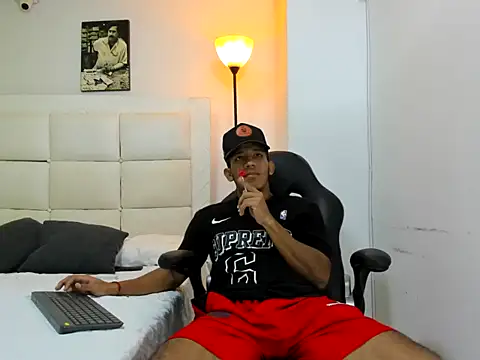 Snapshot of ricky_spensar23cm_ chatting on February 21, 2:12 am ricky spensar23cm online show from February 21, 2:12 am