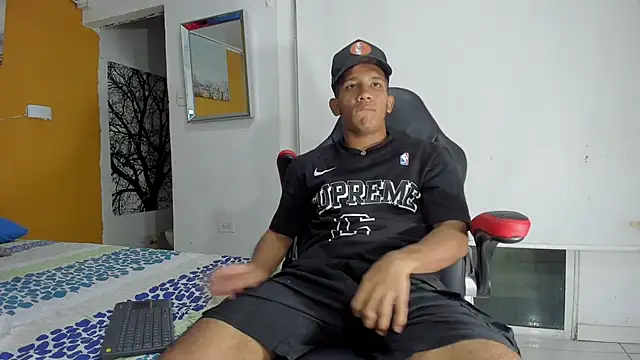 Snapshot of ricky_spensar23cm_ chatting on March 4, 2:17 am ricky spensar23cm online show from March 4, 2:17 am