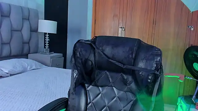 Snapshot of SweetDevil_7 chatting on February 2, 8:51 pm SweetDevil 7 online show from February 2, 8:51 pm