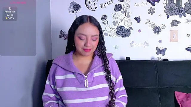 Snapshot of emiily_curly chatting on February 9, 11:58 am emiily curly online show from February 9, 11:58 am